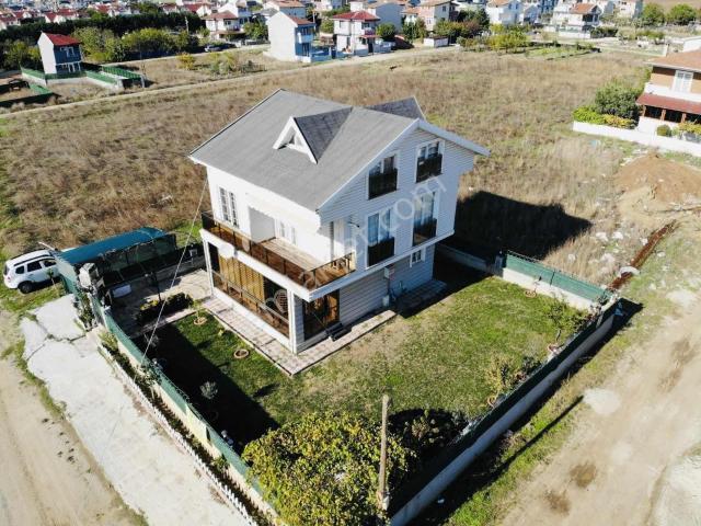 Köşebaşı 310m2 Arsa İçinde Müstakil 5+1 İskanlı Lüx Villa