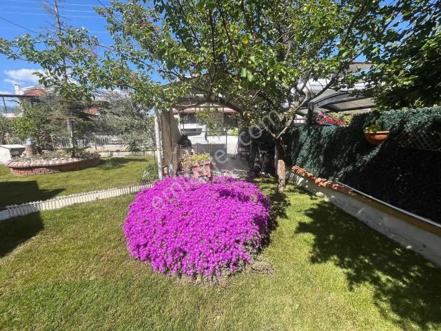 Köşemden Tek Yetkili Aynı Arsa İçinde 3+1 Villa Ve 2+1 Daire