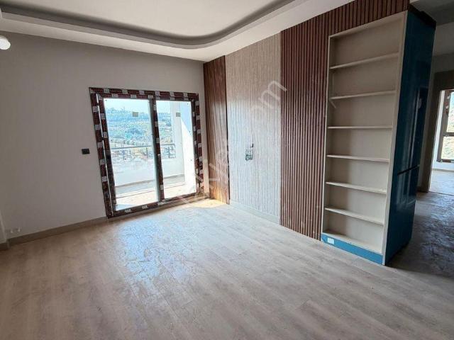 Koç Emlaktan Üniversite Civarı Havuzlu 2+1 Kiralık Daire