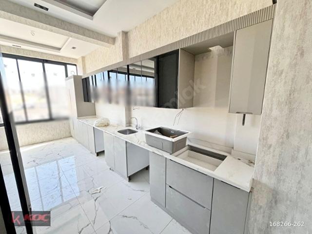 KOÇ GYMDEN BÜLBÜLZADE'DE DÜZLÜKTE SIFIR DAİRE GENİŞ 3.5+1 LÜKS