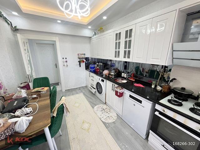 KOÇ GYMDEN GEYLANİ MAH. MASRAFSZ GENİŞ BALKONLU BAKIMLI 3.5+1