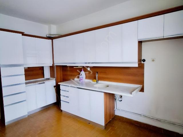 Köşk Mah. 3+1 Kombili Bakımlı Merkezi Konumda Kiralık Daire