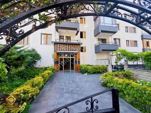Köşk Mah. Köşk Cd. Üzerinde Ara Kat Kiralık Daire
