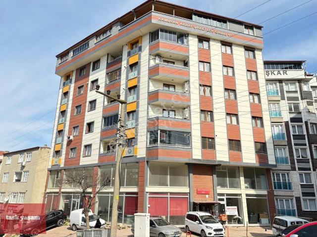 Köşklüçeşme Yeni Bağdat Cad.'de Ön Cephe 2+1 Geniş Satılık Daire