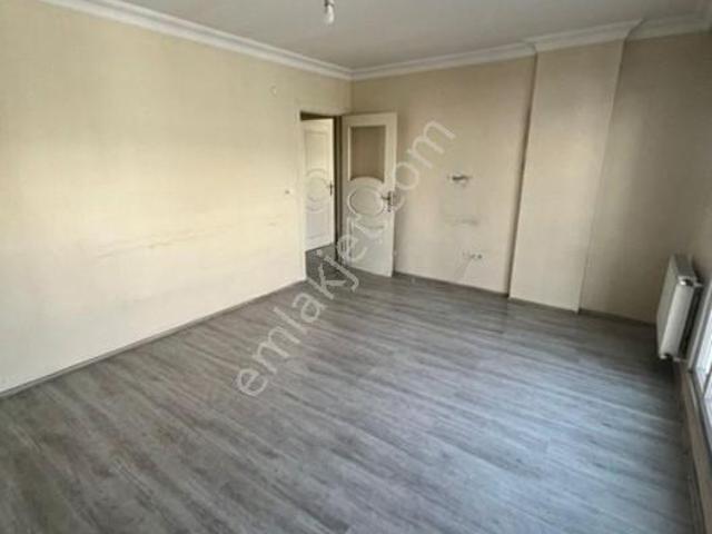 Köşklü Çeşme Mahallesinde Cadde Üzeri Geniş 2+1 Kiralık Daire