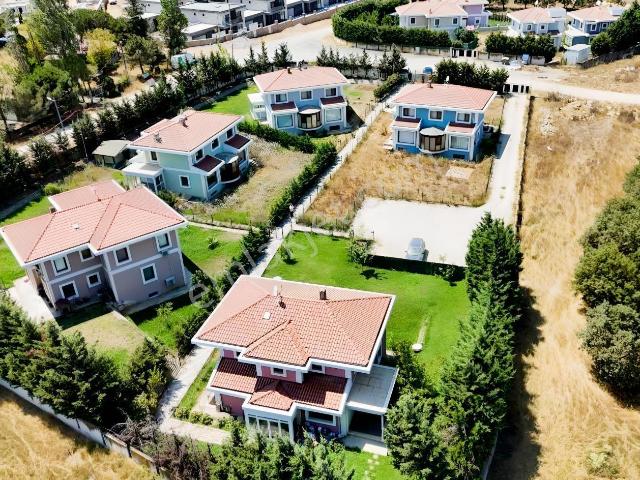 Koç Lisesine Yakın Büyük Bahçeli Lüks Villa