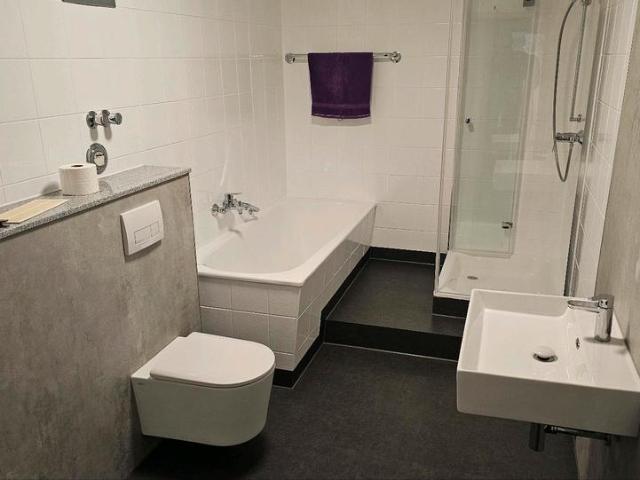 Komfort Etagenwohnung 95qm FBH 3Zi KDB und Balkon – bezugsfertig!