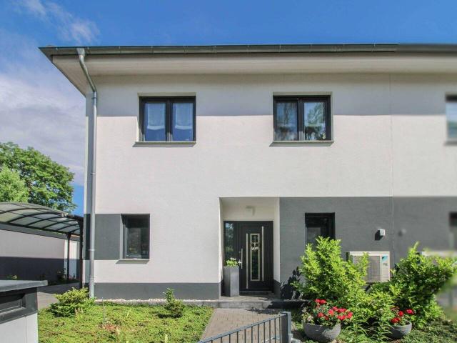 Komfort pur Neuwertige Doppelhaushälte mit gehobener Ausstattung