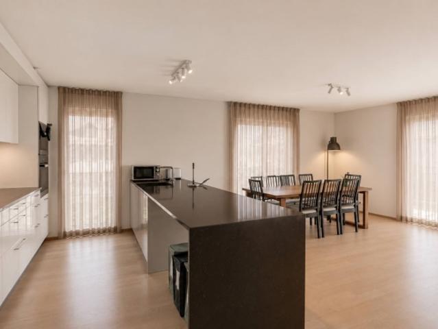 Komfort und Helligkeit für diese 4,5 Zimmer Wohnung im Herzen des Dorfes