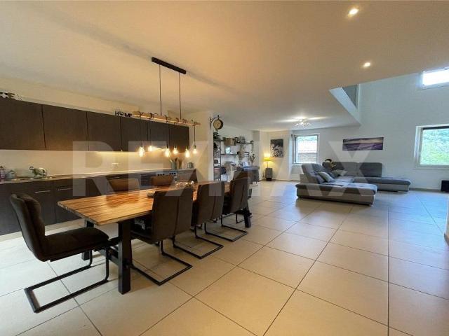 Komfort und Modernität: grosszügige 3½ Zimmer Duplexwohnung zur Mi.