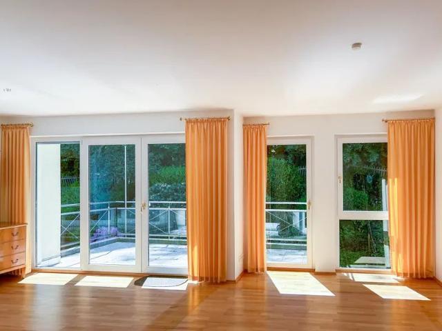 Komfortabel und barrierefrei wohnen am Göckinghof: Stilvolle 3 Zimmer Wohnung mit Südbalkon