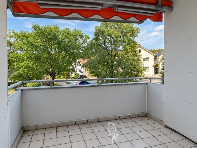 Komfortabel wohnen in Höchberg – gepflegte 3 Zimmer Wohnung mit Loggia, Aufzug und Tiefgarage