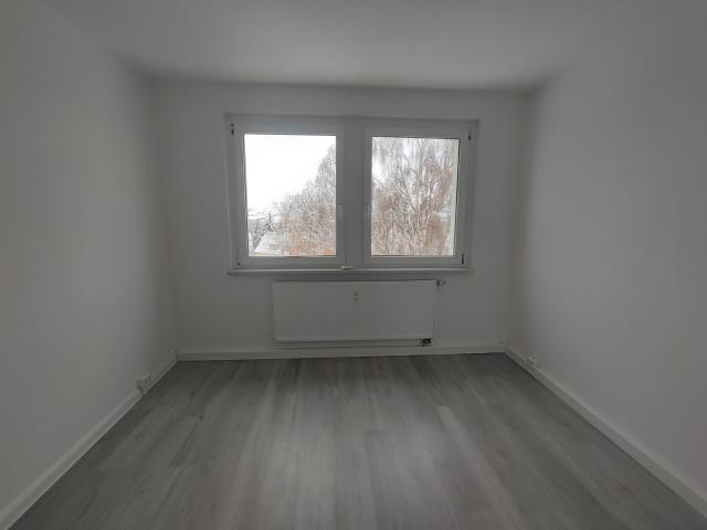 Komfortabel wohnen in Sangerhausen Süd – Tageslichtbad, Balkon und Einkaufsmöglichkeiten