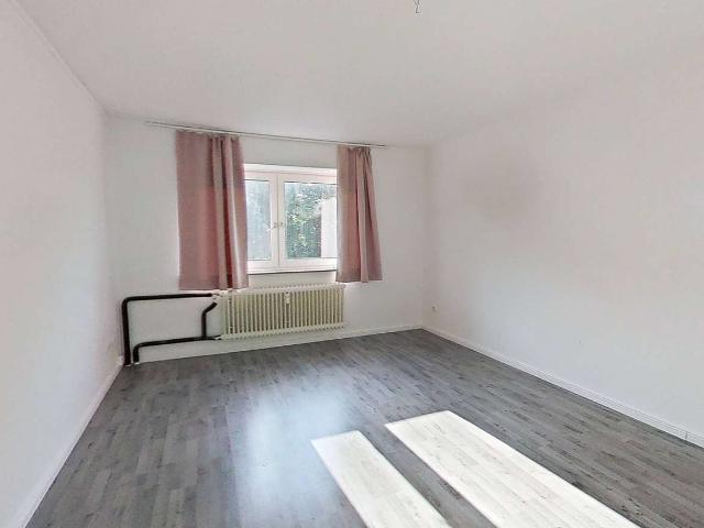 Komfortabel ausgestattete 3 Zi. Whg. mit BALKON, EBK und Wannenbad