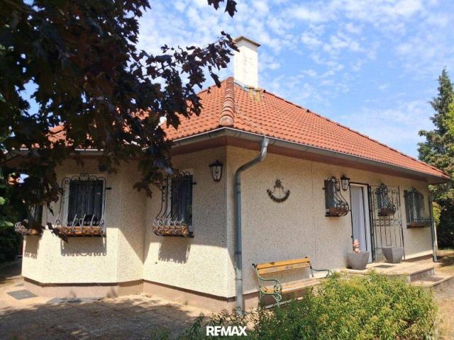 'Komfortabel ausgestatteter Bungalow mit parkähnlichem Garten'