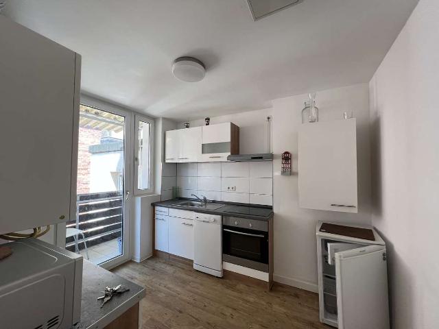Komfortabel möblierte 2 Zimmer Wohnung mit Balkon in zentraler und attraktiver Wohnlage