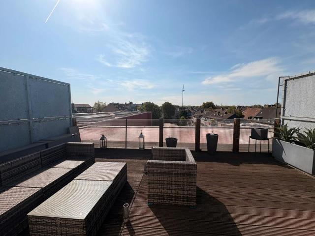 Komfortable 2 Raum Wohnung mit Dachterrasse