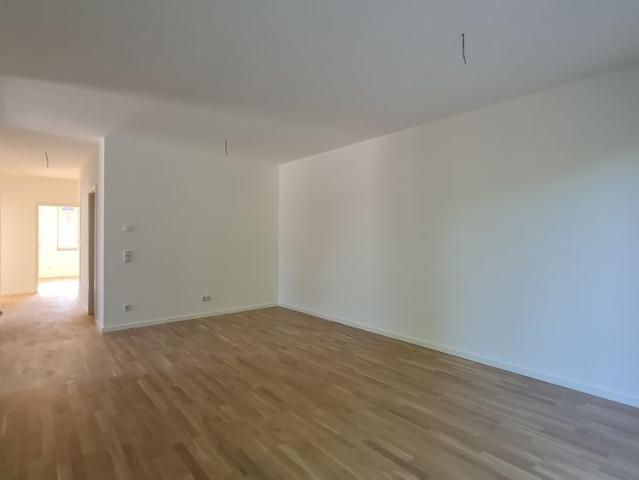 Komfortable 2 Zimmerwohnung mit Einbauküche, Terrasse und Balkon
