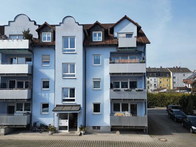 Komfortable 3 Zimmer Wohnung nahe Zentrum mit Balkon & Stellplätzen zu vermieten