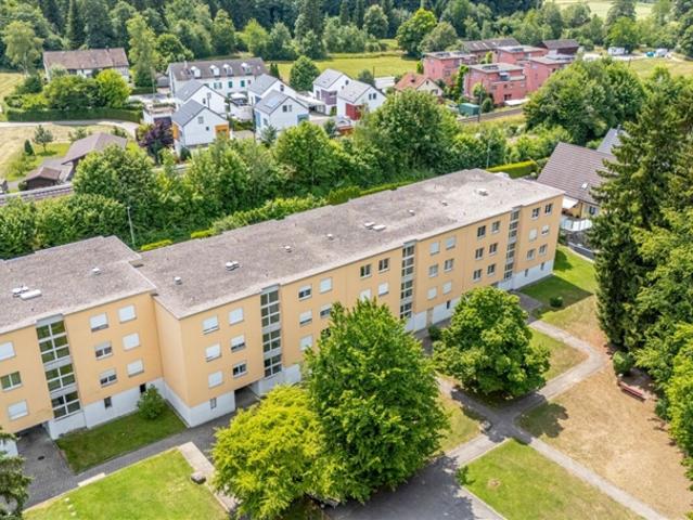 Komfortable 3.5 Zimmer Wohnung mit Balkon und zwei Tiefgaragenplätze