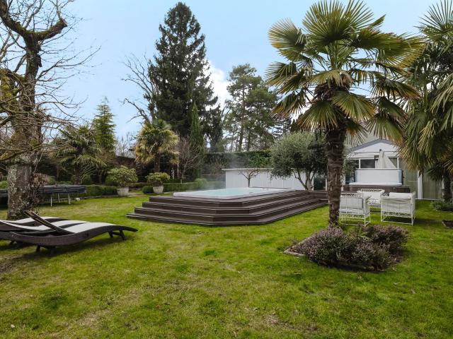 Komfortable zeitgenössische Villa im Wohnviertel Thônex