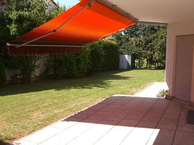 Komfortable EG Wohnung, Rasenfläche 144 m², Terrasse 25 m², Einbauküche