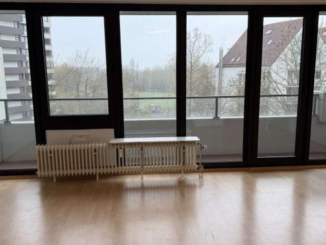 Komfortable Einzimmerwohnung mit großer Küche und Balkon zum Selbstbezug in Köln Westhoven