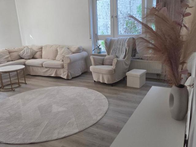 Komfortable großzügige 3 Zimmer Wohnung mit Balkon & TG Stpl