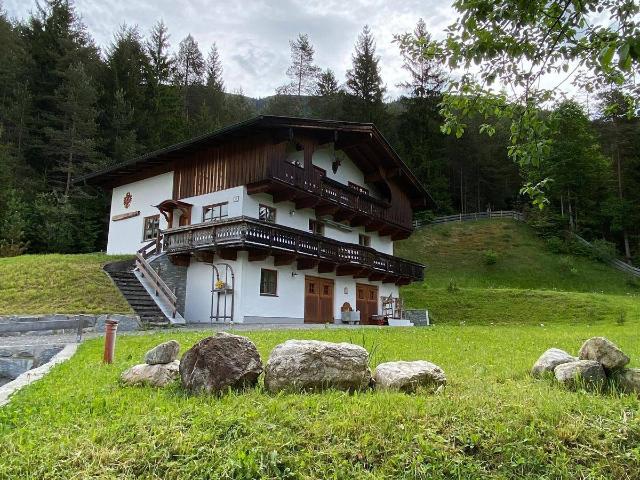 Komfortables Wohnen am Waldrand mit Bergblick und nahegelegenem Mühlbach
