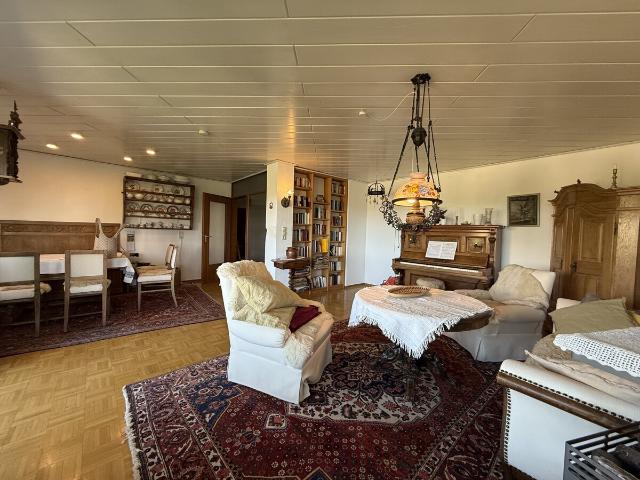 Komfortables Wohnen in Bestlage: 4,5 Zimmer, Balkon, 2 Bäder & TG Stellplatz
