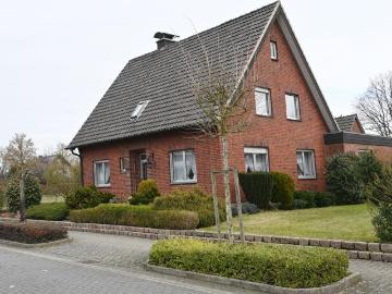 Komfortables Wohnhaus mit 830 m² Grundstück – kein Makler!