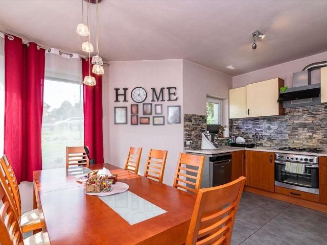 Komfortowy dom 174 m² z garażem, ogród, spokojna okolica