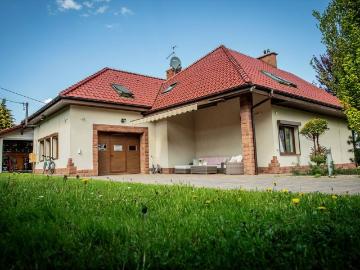 Komfortowy dom 250 m2 z ogrodem, kominkiem i garażem