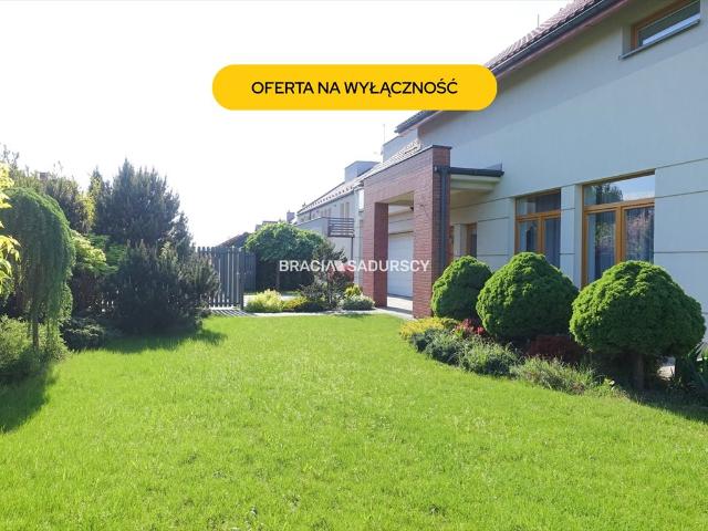 Komfortowy dom 297 m2 z dużym ogrodem w Sidzinie