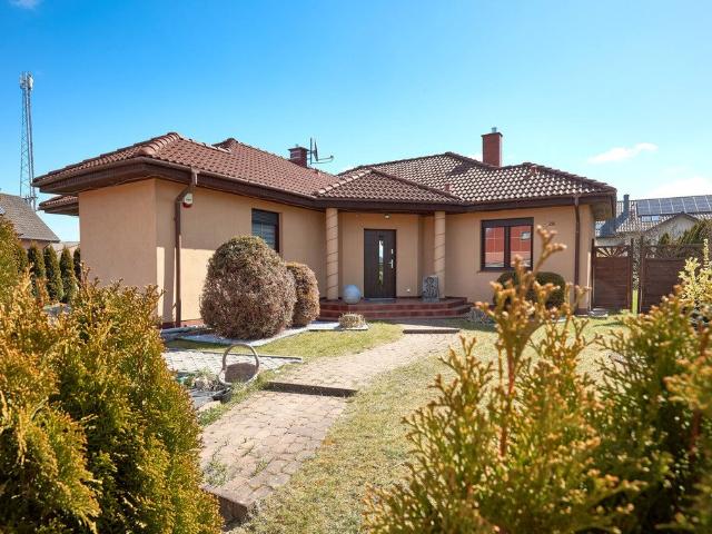 Sprzedam komfortowy dom 138 m² z gabinetem i garażem w Rokietnicy