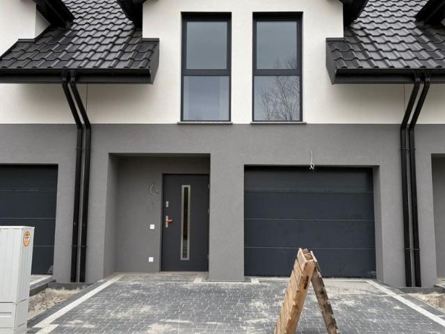 Komfortowa 4 pokojowa szeregówka z garażem ogrzewanie podłogowe
