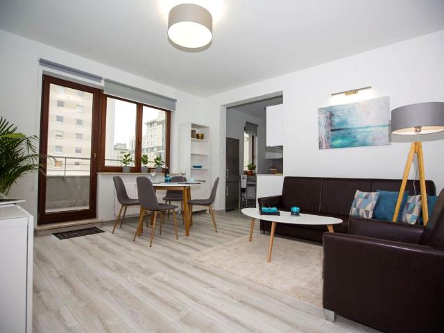 Komfortowe 2 pok, mieszkanie k. Stacji metra Warszawa, Ksawerów