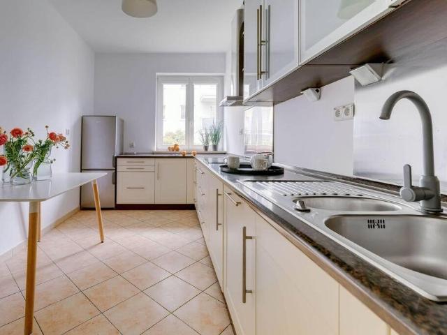 Komfortowe 2 pokojowe mieszkanie z balkonem blisko metra