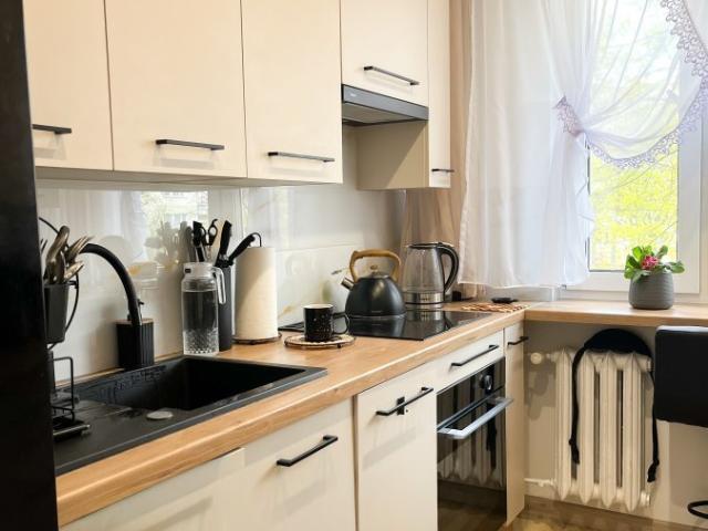 Komfortowe 3 pokoje po remoncie z balkonem i piwnicą