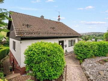 #KOMINOS IMMOBILIEN# Einfamilienhaus mit Einliegerwohnung in Herscheid
