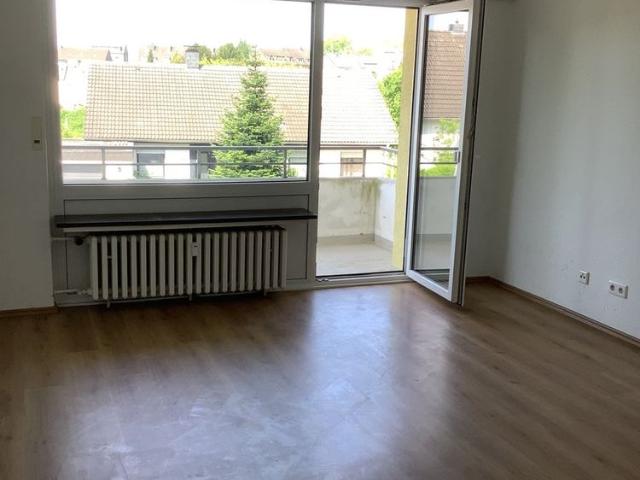 Komm nach Heißen! 3 geräumige, einzugsfertige Zimmer mit Balkon