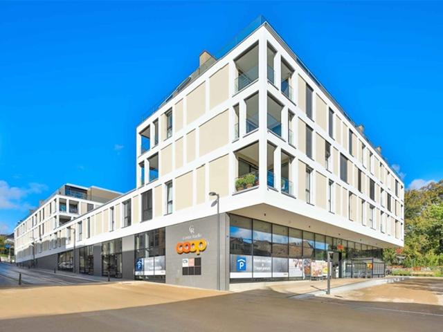 Kommerzielle Arkaden im Zentrum von Rolle