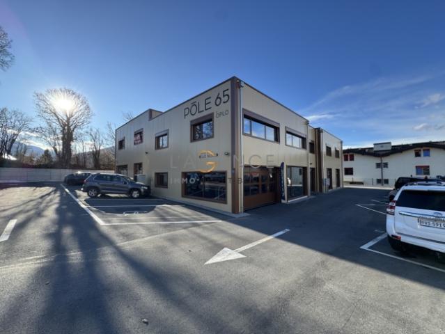 Kommerzieller Raum von 50 m² ideal gelegen in Savièse