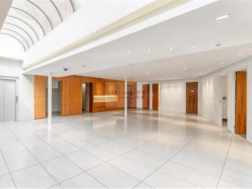 Kommerzieller Spielraum mit 538 m² + 100 m² Stauraum – Januar 2027