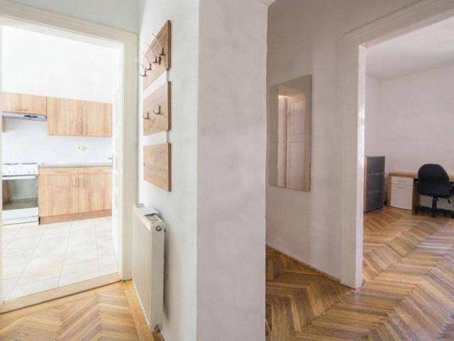 Kompakt, charmant, zentral: 2 Zimmer Stilaltbau mit Balkon