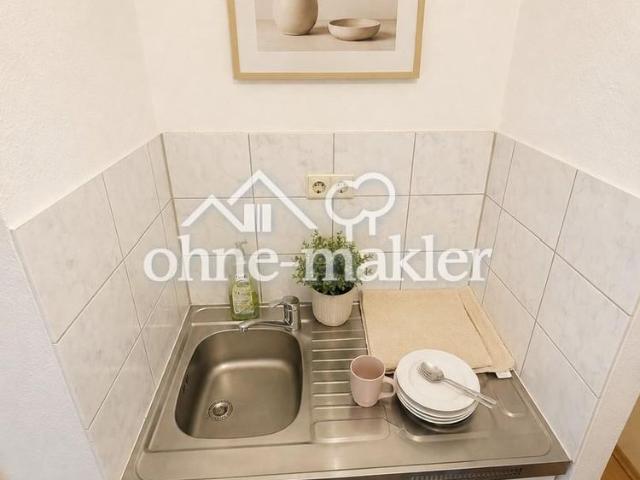 Kompakt & komplett: 1 Zimmer Wohnung mit Balkon, Bad und Küchenzeile