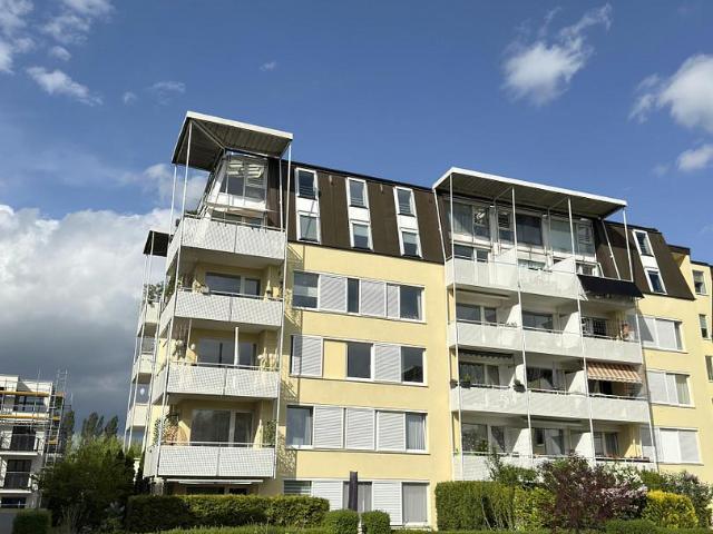 Kompakt, renoviert, bezugsfrei: 3 Z. Dachgeschosswohnung ohne Makler Dachgeschosswohnung Berlin