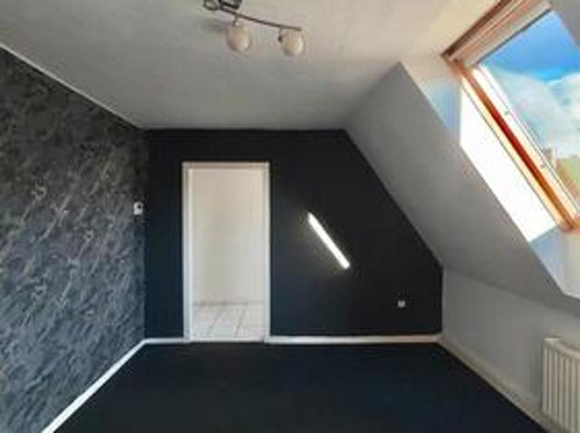 Kompakte 2 Zimmer Dachgeschosswohnung mit Pantryküche