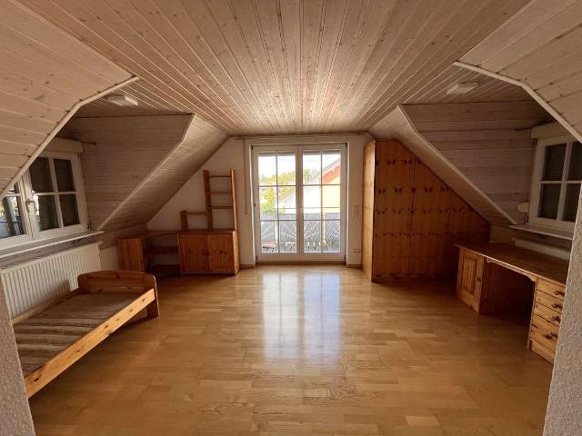 Kompakte teilmöblierte 1 Zimmer Dachgeschoss Appartement für Wochenpendler/Studenten