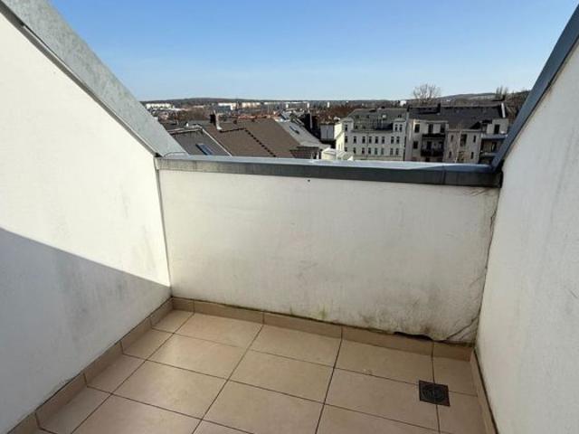 Kompakte DG 3 Zimmer mit Aufzug, Laminat, Dachbalkon und Eckwanne in guter Lage!